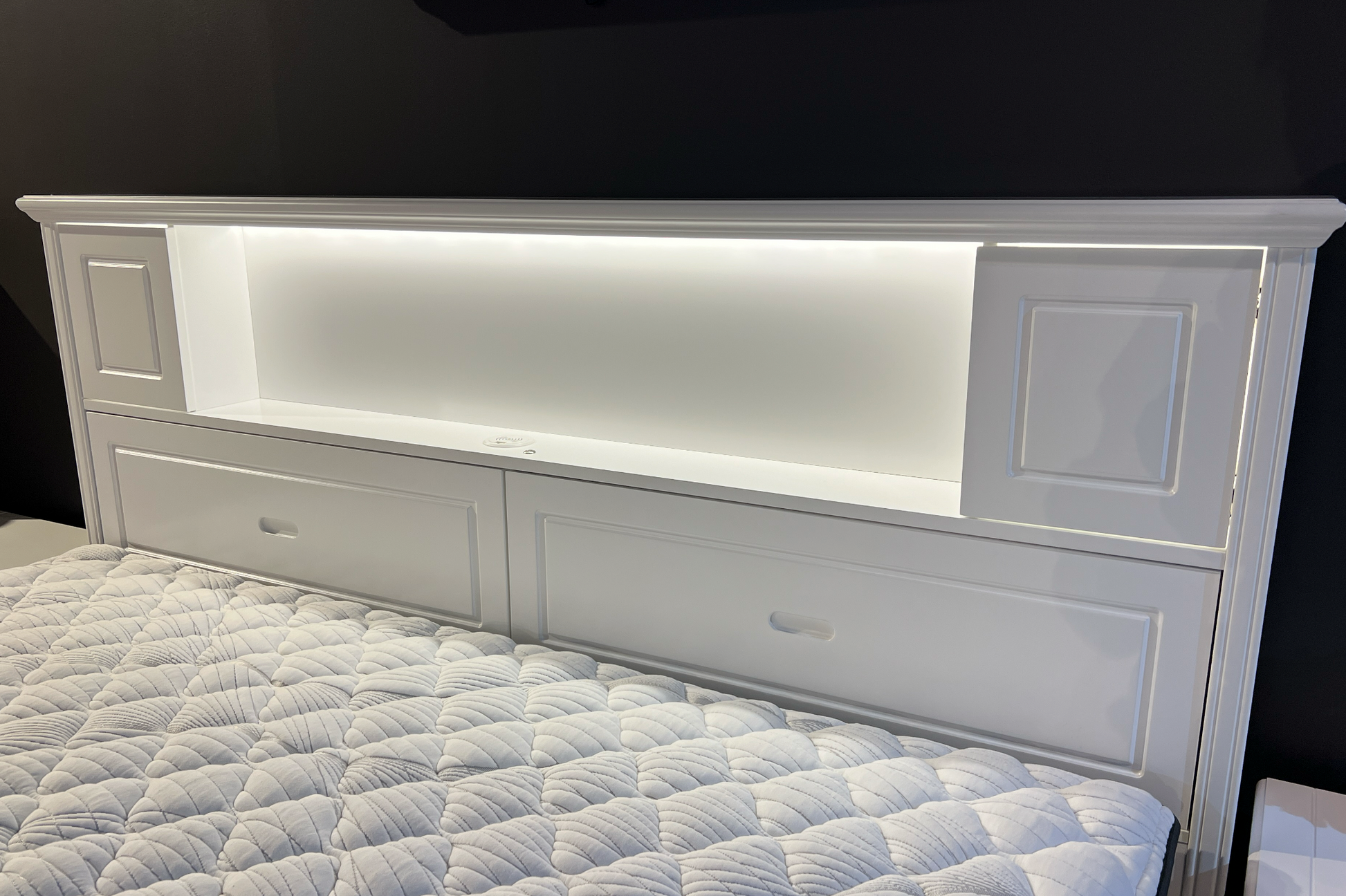 da vinci bedhead with LED light