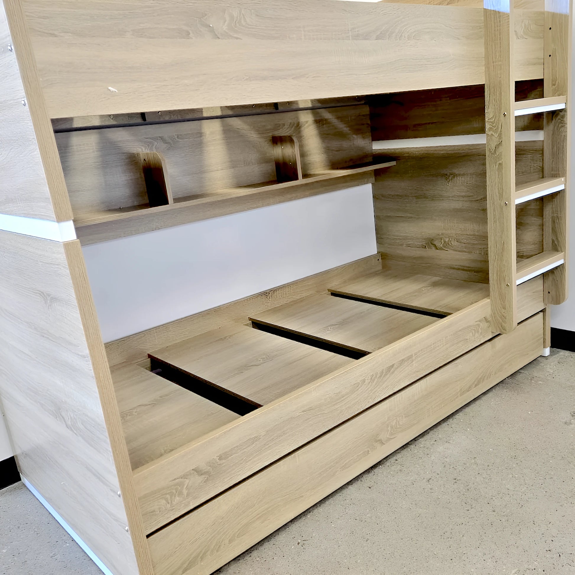 Magic bunk - sturdy bunk with strong penal