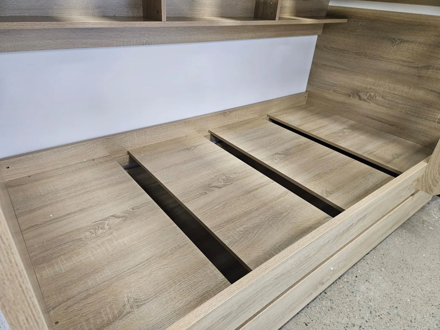 magic bunk glose up image with panel support