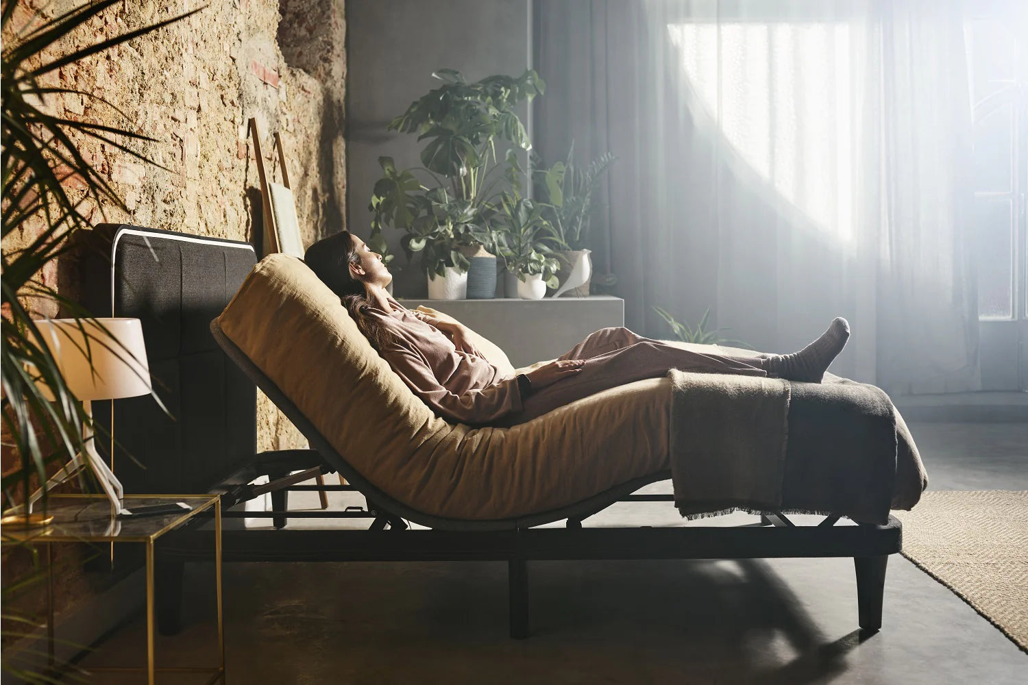 person lying on ergodynamic adjustable bed